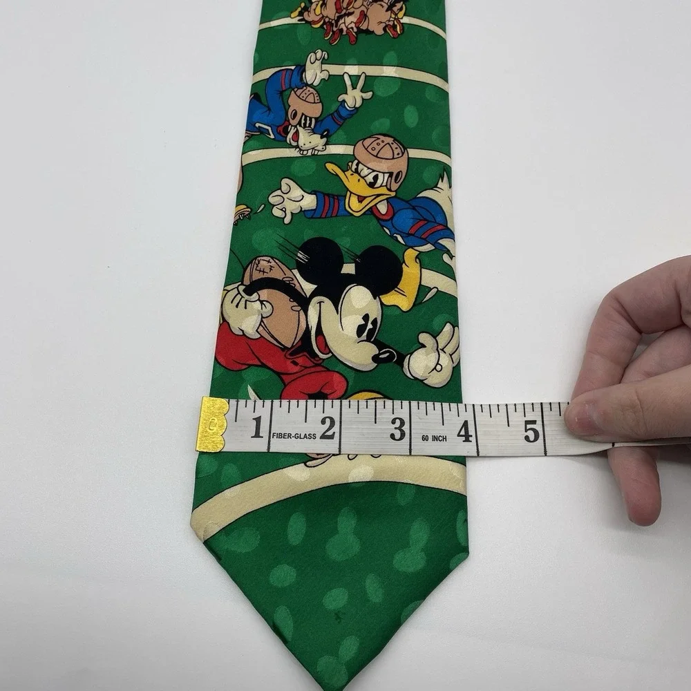 Vtg MICKEY MOUSE The Disney Store 100% Silk FOOTBALL NECK‎ Tie Donald/goofy